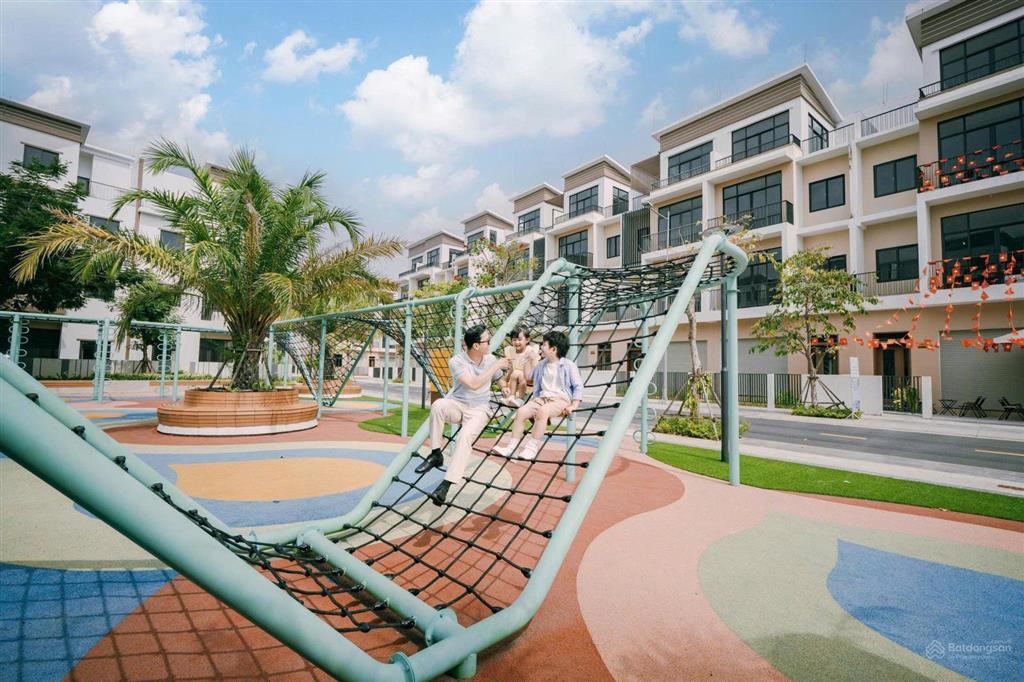 Bán gấp nhà phố t&t long hậu, ngay cạnh phố ẩm thực, trường fpt, .. giá chỉ 5,3 tỷ  0911 090 ***