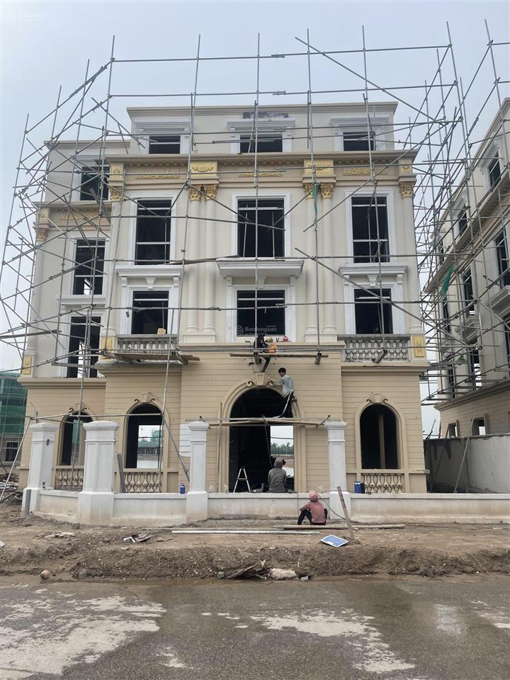 Biệt thự dát vàng mà giá chỉ loanh quanh 85 triệu/m2 tại phân khu hoàng gia, vinhomes vũ yên