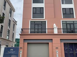 Shophouse xẻ khe 4 tầng mặt tiền khủng 8.5m view biển mặn đối diện đường 41m giá chỉ 15,9 tỷ