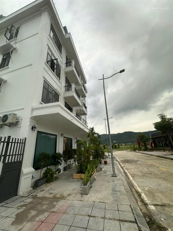 Chính chủ bán khách sạn 6 tầng, khu du lịch cao cấp ao tiên  vân đồn  56 tỷ