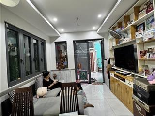 Sát hẻm xe hơi ngang 5.1m bề thế gần 70m 3 tầng btct  7.x tỷ