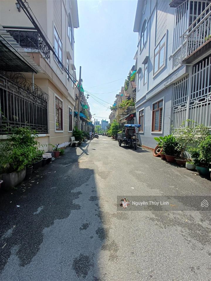 Nhà phố ngã tư ga thạnh xuân  quận 12 (hà huy giáp  tô ngọc vân 300m)
