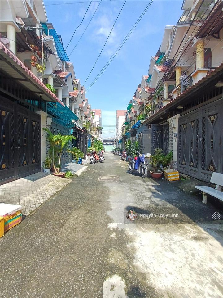 Nhà phố ngã tư ga thạnh xuân  quận 12 (hà huy giáp  tô ngọc vân 300m)