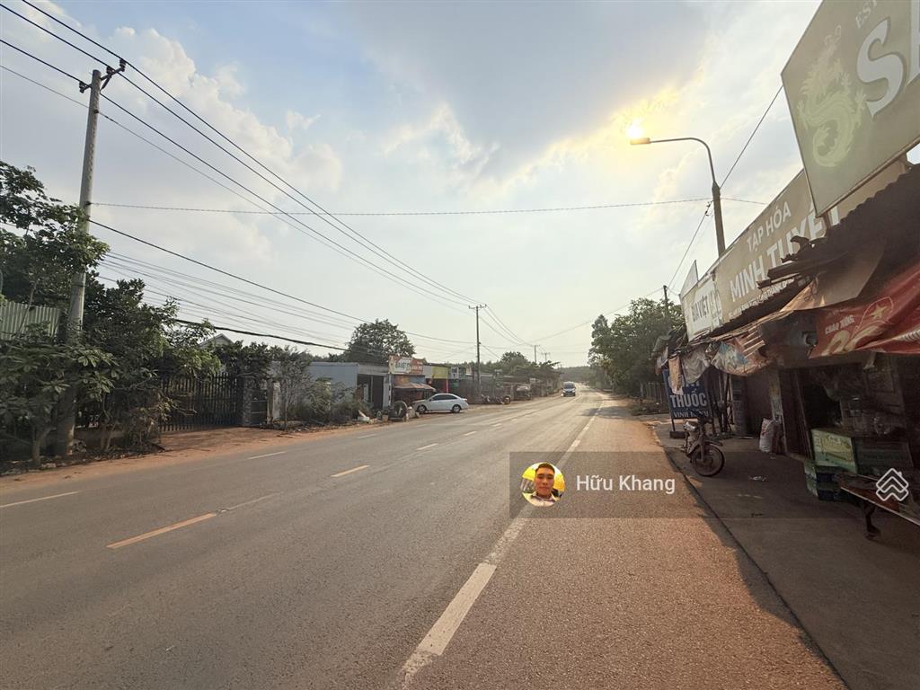 Mặt tiền đt769 bình sơn kế sân bay lt  dt 400m2 tc 80m2 giá 6,6 tỷ tl  kinh doanh thuận tiện