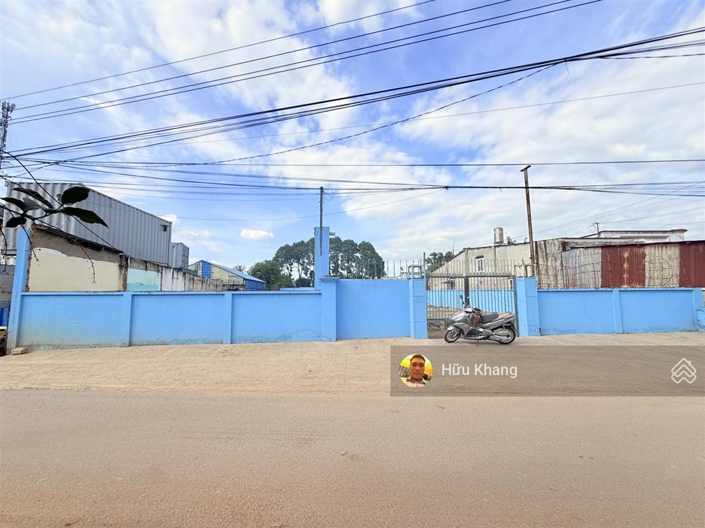 Xã long an  1 sẹc 51b  dt 1208m2 tc 300m2  đường nhựa 7m xe tải  thích hợp kho bãi  lưu trú