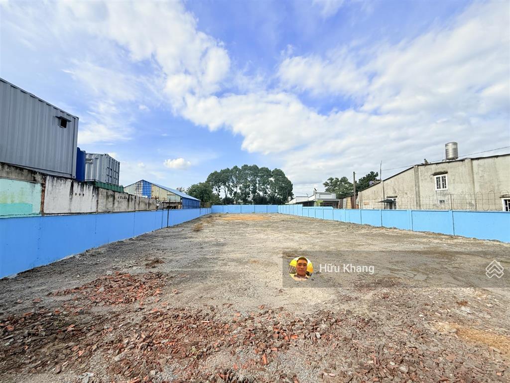 Xã long an  1 sẹc 51b  dt 1208m2 tc 300m2  đường nhựa 7m xe tải  thích hợp kho bãi  lưu trú