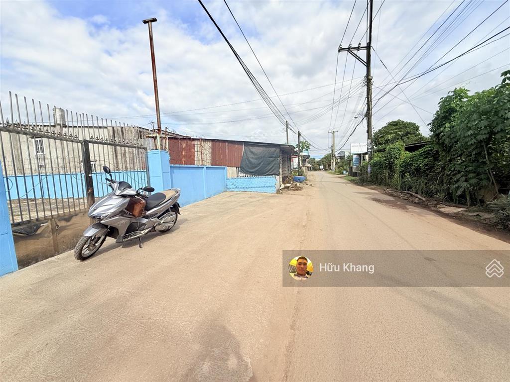 Xã long an  1 sẹc 51b  dt 1208m2 tc 300m2  đường nhựa 7m xe tải  thích hợp kho bãi  lưu trú