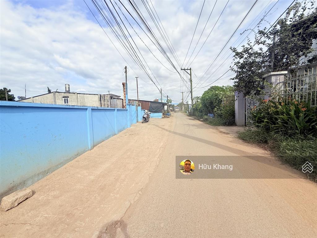 Xã long an  1 sẹc 51b  dt 1208m2 tc 300m2  đường nhựa 7m xe tải  thích hợp kho bãi  lưu trú