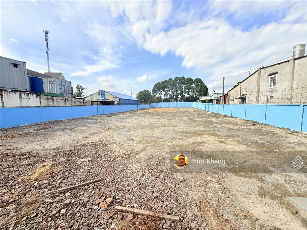 Xã long an  1 sẹc 51b  dt 1208m2 tc 300m2  đường nhựa 7m xe tải  thích hợp kho bãi  lưu trú