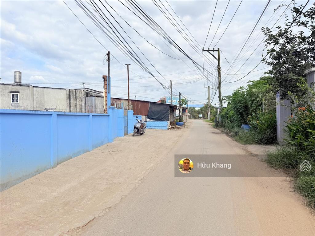 Xã long an  1 sẹc 51b  dt 1208m2 tc 300m2  đường nhựa 7m xe tải  thích hợp kho bãi  lưu trú