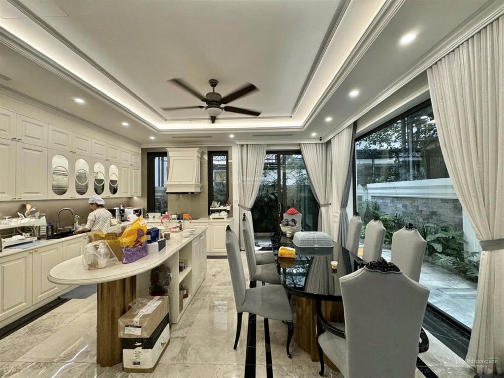 Chính chủ cần bán gấp biệt thự tuylip đông nam, khu bên hồ harmony  xem nhà 0975 862 ***