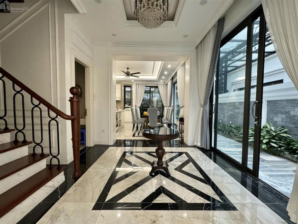 Chính chủ cần bán gấp biệt thự tuylip đông nam, khu bên hồ harmony  xem nhà 0975 862 ***