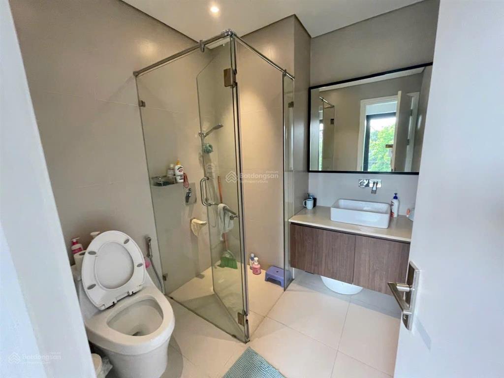 Sang úc định cư , cần nhượng lại biệt thự nguyệt quế hồ harmony , sổ đỏ cất két  0975 862 ***