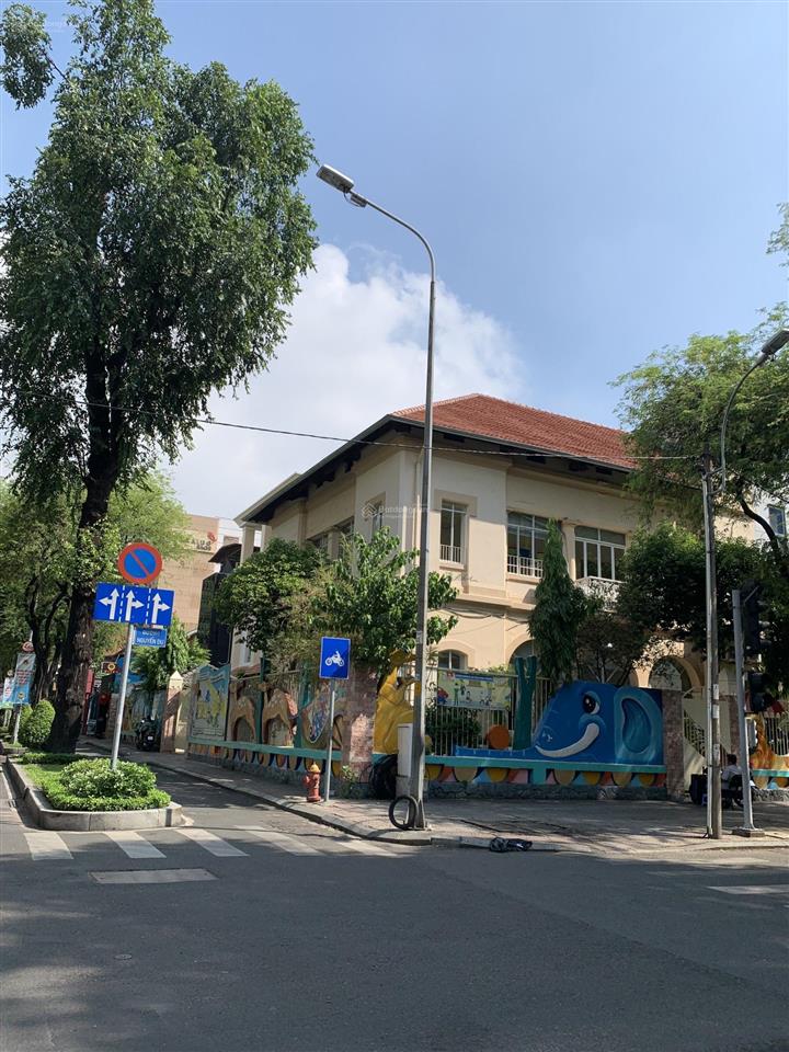 Bán gấp mặt tiền đinh tiên hoàng, ngay bến nghé, quận 1  diện tích 15x35m góc 2 mặt tiền 120 tỷ