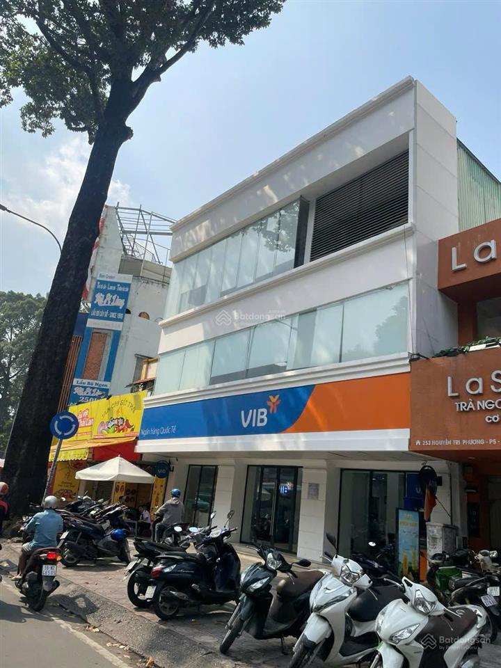 Hot hot!!! còn tin là còn nhà mặt tiền chợ bến thành ngay lê lợi  dt 12x20m nhà 3 tầng chỉ 120 tỷ