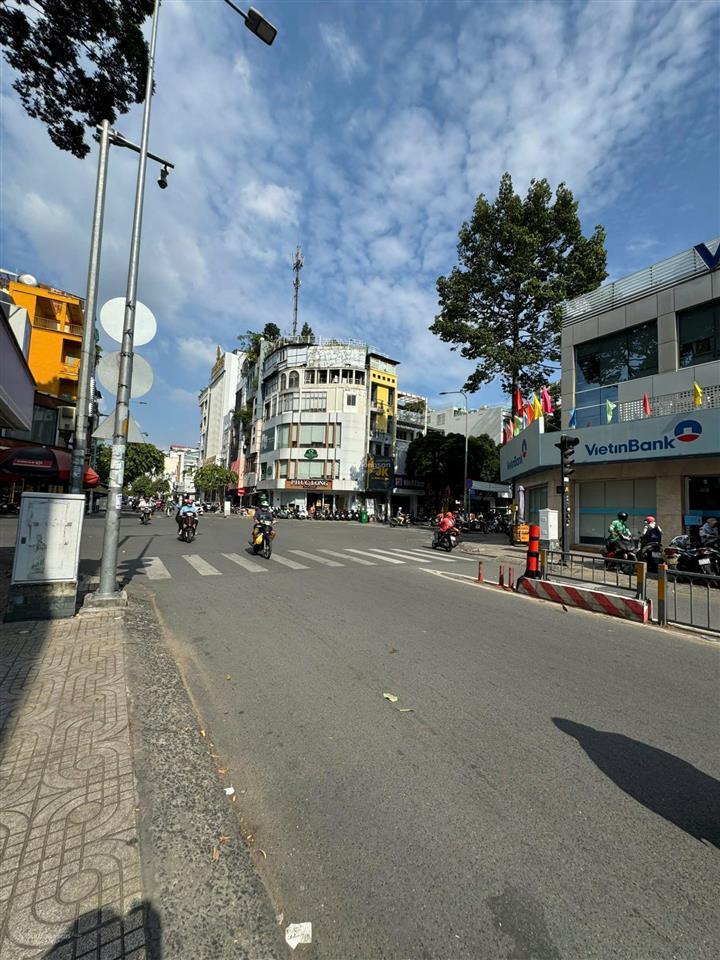 Mặt tiền cách mạng tháng 8, p.12, q.10 dt 13x30m công nhận 300m2 đất ctxd hầm 8 tầng giá 90 tỷ