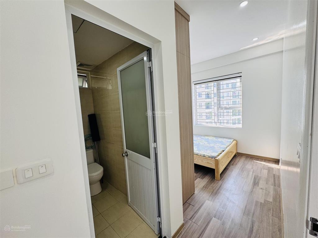 Chính chủ em bán nhanh căn hộ tầng 23 tòa 32a golden an khánh view 3 hồ full nội thất. sẵn sổ