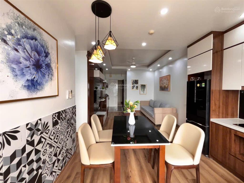 Bán căn góc 2pn toà gemek tower full nội thất ban công đông nam. sẵn sổ