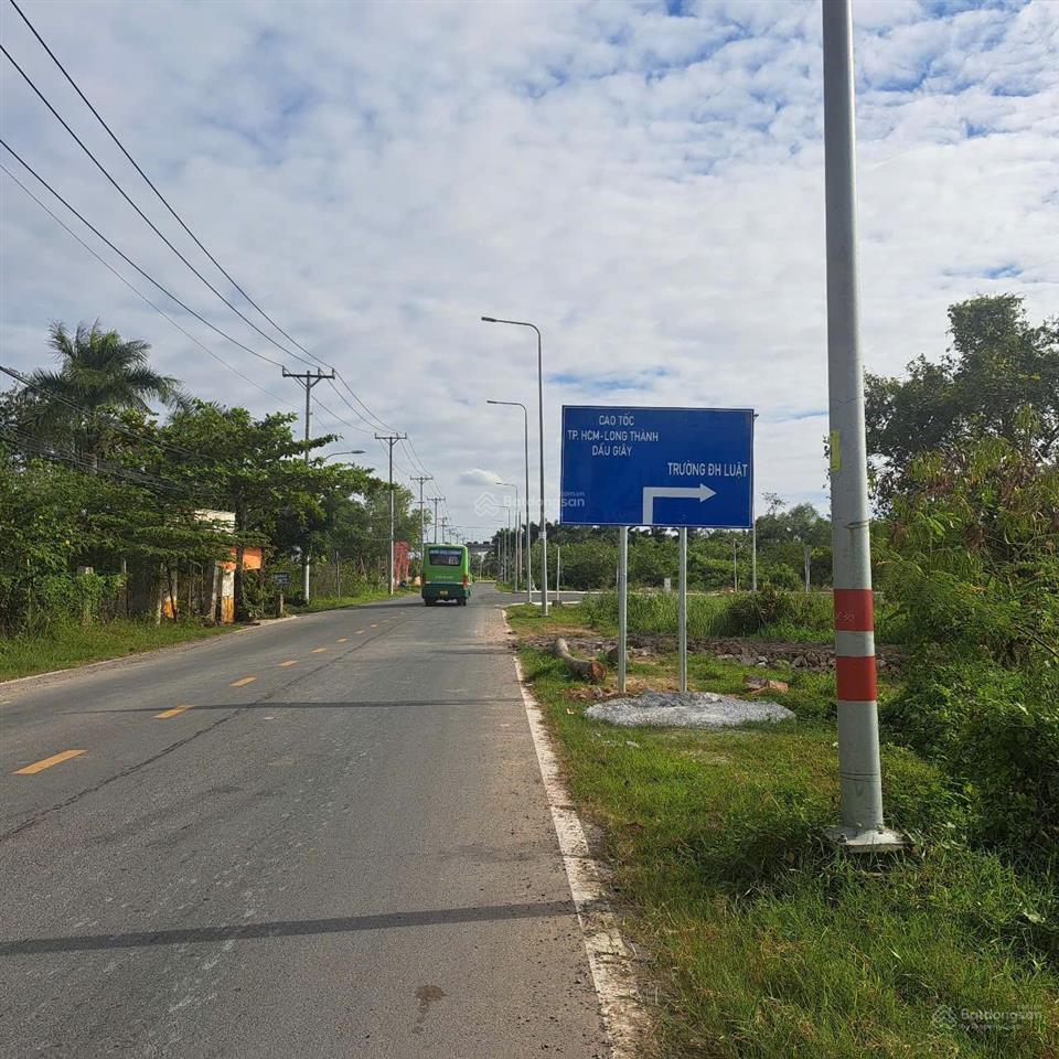 Kẹt tiền cần bán lô đất 64m2, giá rẻ, ngay dự án blue diamond. sổ hồng sang tên ngay