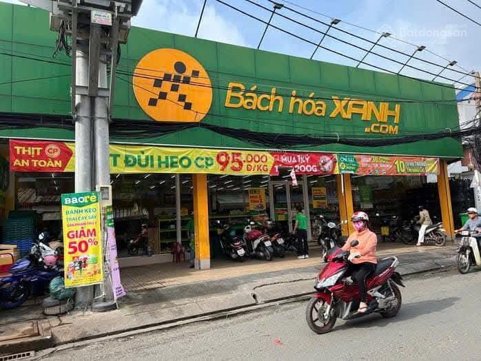 Cần bán lô góc 2 mặt tiền, dt 97m2 ngang 6.6m thuộc đường 8 long phước.lô đất rất đẹp, thoáng mát.