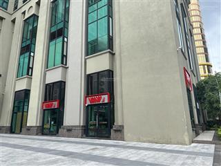 Lô góc chân đế toà b2, 3 mặt thoáng, nội khu, sát thang máy, đang cho thuê 1,3 tỷ/năm, sổ lâu dài