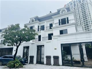 Cần bán biệt thự song lập, ban công đông nam, xây 4 tầng, mặt tiền 10m, có gara ô tô trong nhà