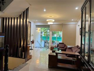 Tôi cần cho thuê căn nhà phố khu himlam kênh tẻ, dt 5x20, hướng nam, giá 50tr/th.  0762 318 ***