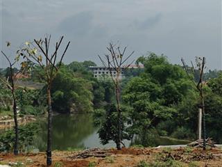 Cắt lỗ, bán 1119,8 m2 đất có 100 m2 tc, bám hồ đập vống dài 25m, tay chạm nước, tại chân núi ba vì