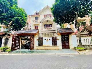 Cần vốn bán nhanh! biệt thự đơn lập dịch vọng 307m²  lô góc thang máy  gần công viên cầu giấy