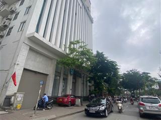 Bán tòa nhà mặt phố mặt hồ ba mẫu 400 m², 10 tầng, 2 hầm, mặt tiền 14m, thu 500 triệu/th