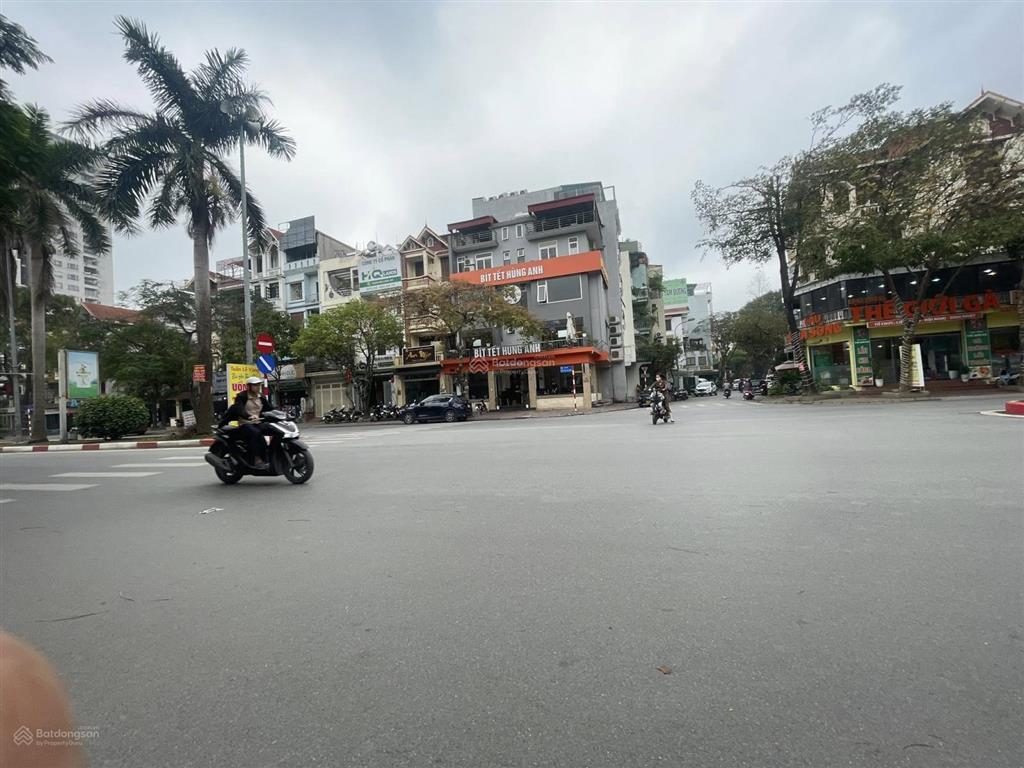 Giá chỉ hơn 40 tỷ bán biệt thự văn quán 220m², mặt tiền 10m, vị trí đắc địa