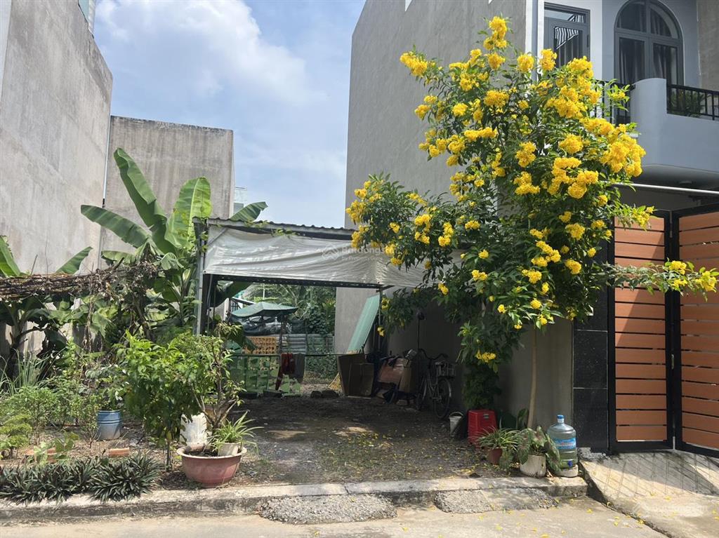 Cần bán 74m2 ngang 5.2m, thổ cư 50m2 sổ riêng, đường ô tô ngay cổng chào bd, cách ql 13 100m