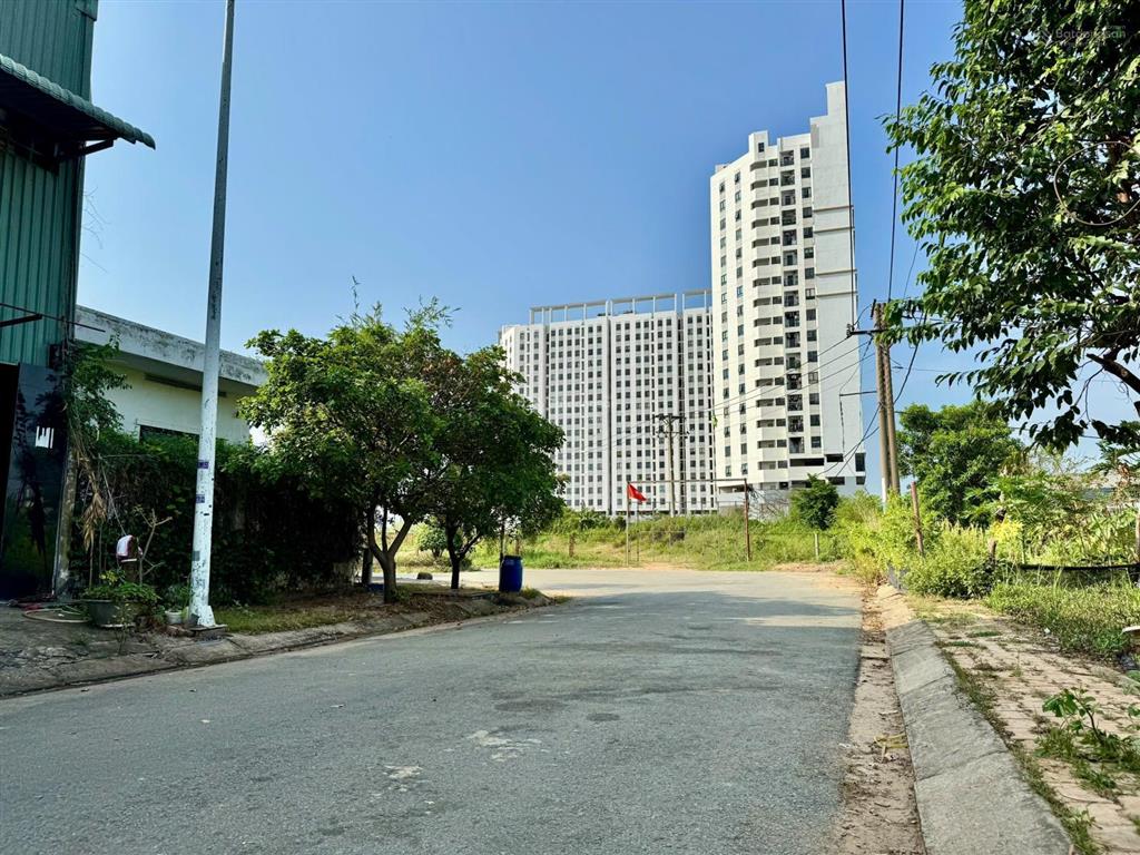 240m2 (11 x 23m), góc 2 mt đường 10m  view sông sg, giáp tp. hcm  thông ql 13, chợ đầu mối