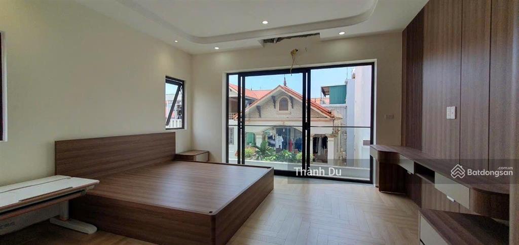 Bán nhà nguyễn văn cừ,long biên, hà nội 12,8 tỷ, 55m2 6t thang máy , lô góc, ngõ ô tô tránh