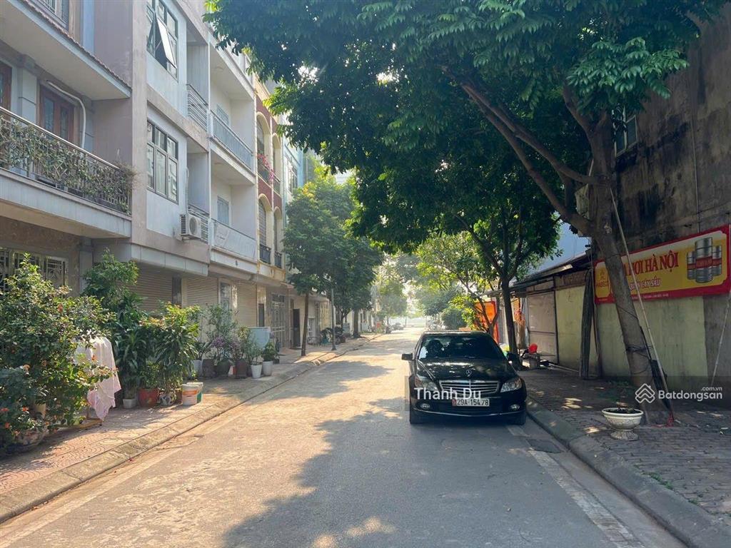 Cho thuê nhà nguyên căn 5 tầng cổ linh thạch bàn gần aeon mall  45m2 4 ngủ 13 tr/thg