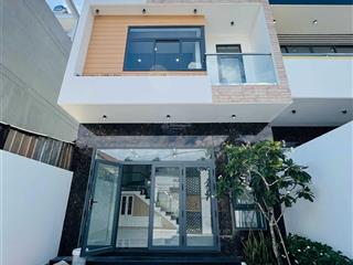 Bán 3 căn nhà mới xây full nội thất cao cấp  phường hiệp thành. giá 5 tỷ 2/1 căn