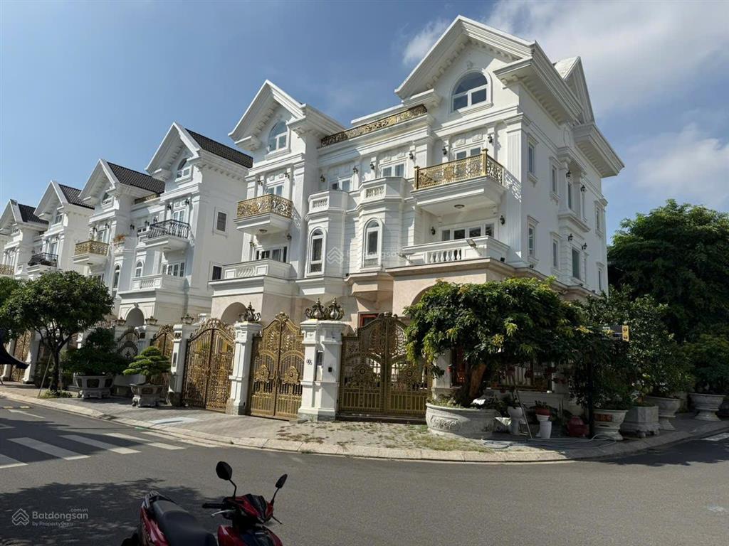 Bán biệt thự góc 2 mặt tiền khu cityland garden phường 5, dt 9,7 x 21m nhà có thang máy