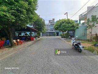 Giá giảm 300tr. bán đất xã phong phú  bình chánh 2tỷ/ 85m2 gần chợ đầu mối bình điền, sổ hồng riên