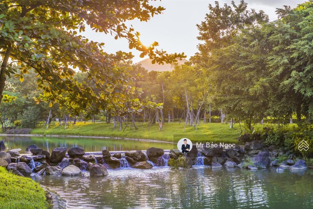 Bán căn biệt thự view suối khu b xanh villas  full nội thất  giá tốt