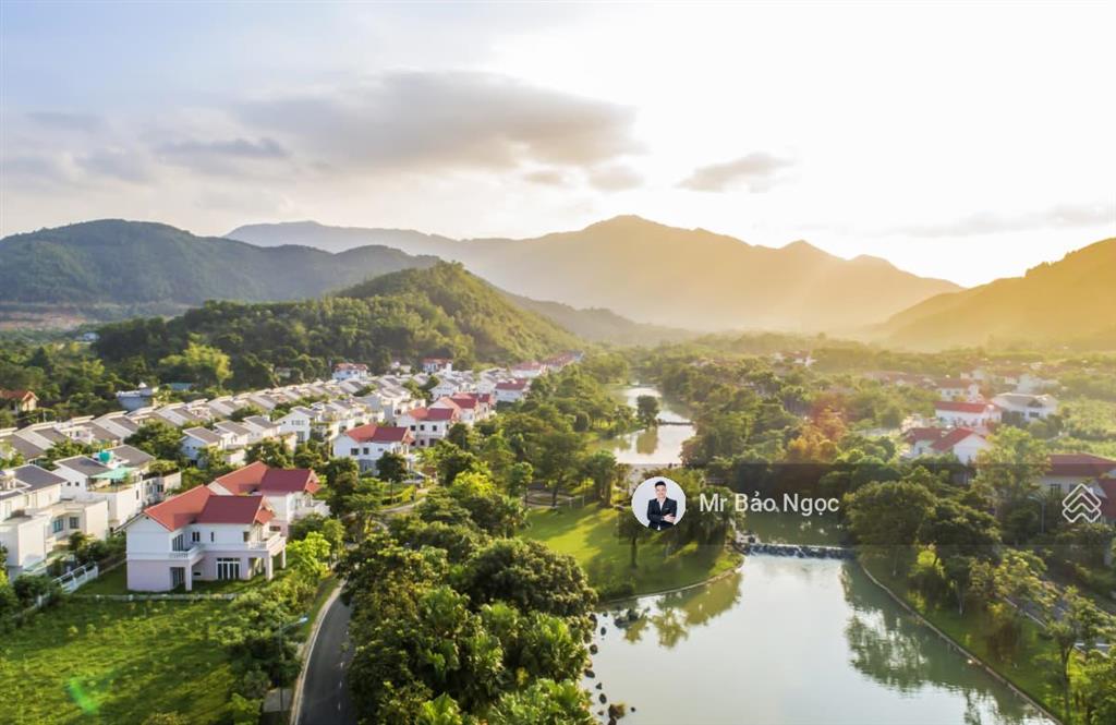 Bán căn biệt thự view suối khu b xanh villas  full nội thất  giá tốt