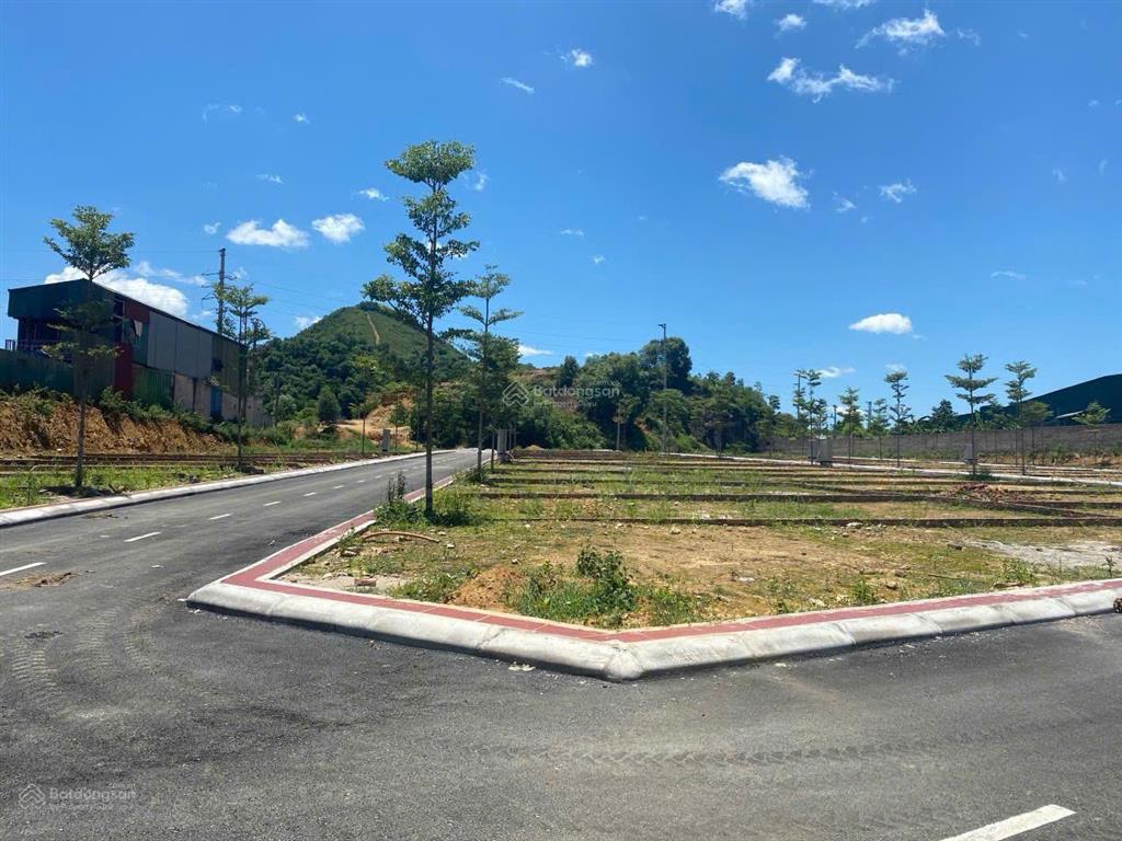 Cần bán lô đất 76,5m2 mặt đường bãi dài cách ngã 4 miễu 800m, cổng 3 đh quốc gia 800m. giá 1.580tr