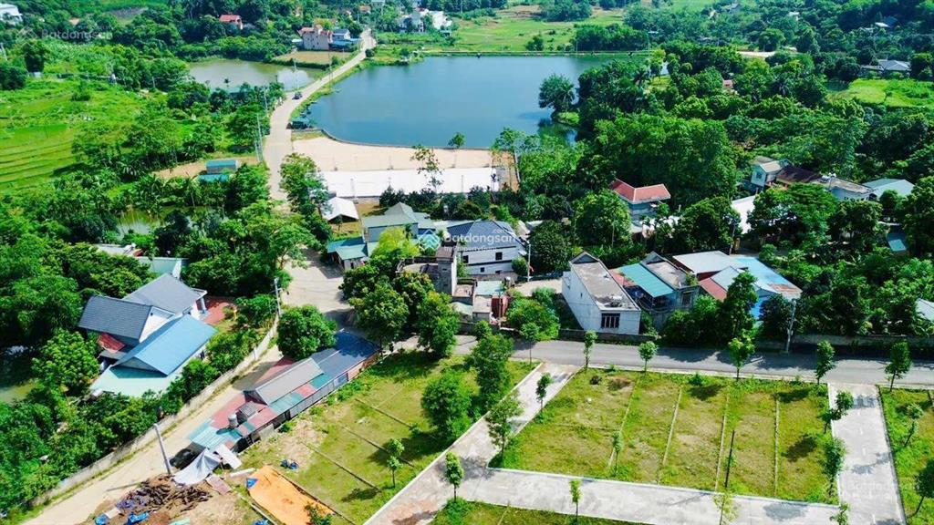Chính chủ cần bán nhanh lô đất dt 386,5m2, 100m2 đất ở, mt 10,5m tại phú mãn quốc oai. giá 15tr/m2