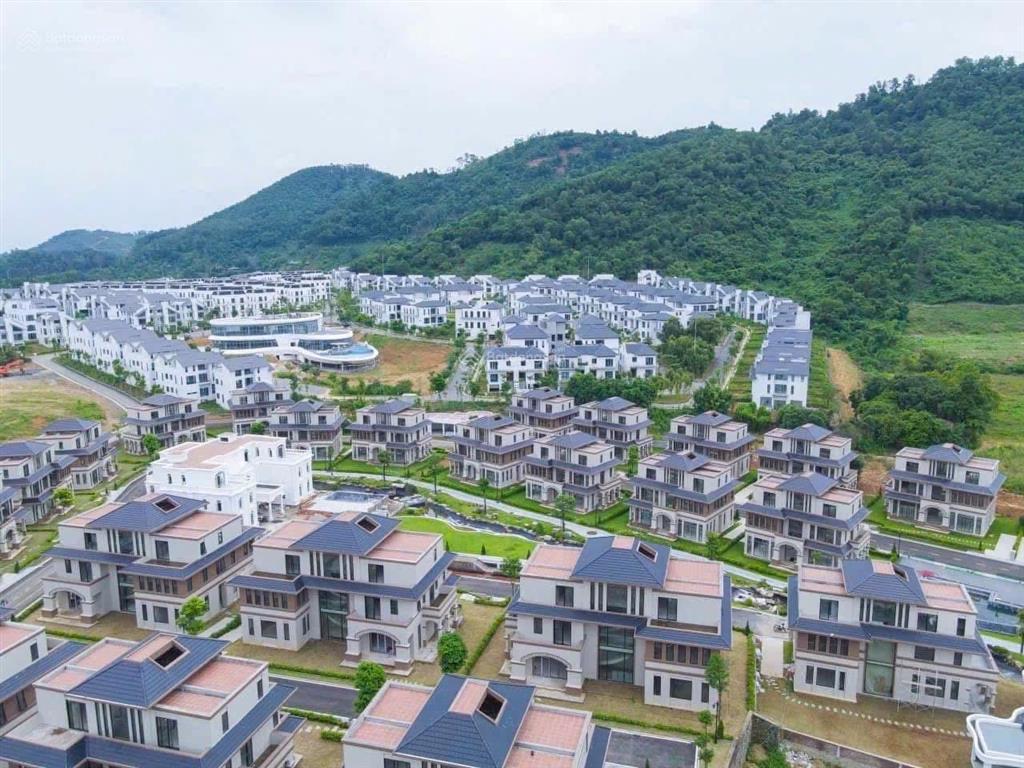 Chính chủ bán đất view hồ, gần đh quốc gia, fpt, khu cnc 1&2, tổ hợp y tế. dt 219,7m2. giá 17 tr/m2