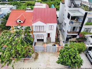 Biệt thự sân vườn đường lê thị riêng  200m2, (10x20m)  1 hầm + 3 nỗi  đường 25m, hơn 80 triệu/m