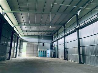 Cho thuê 400m2 nhà xưởng đẹp, xây mới sẵn văn phòng + tai,ray cẩu trục tại dục tú, đông anh.