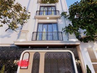 Ô tô tránh phố minh khai. kinh doanh, ở vip, giá chỉ 8.6 tỷ.