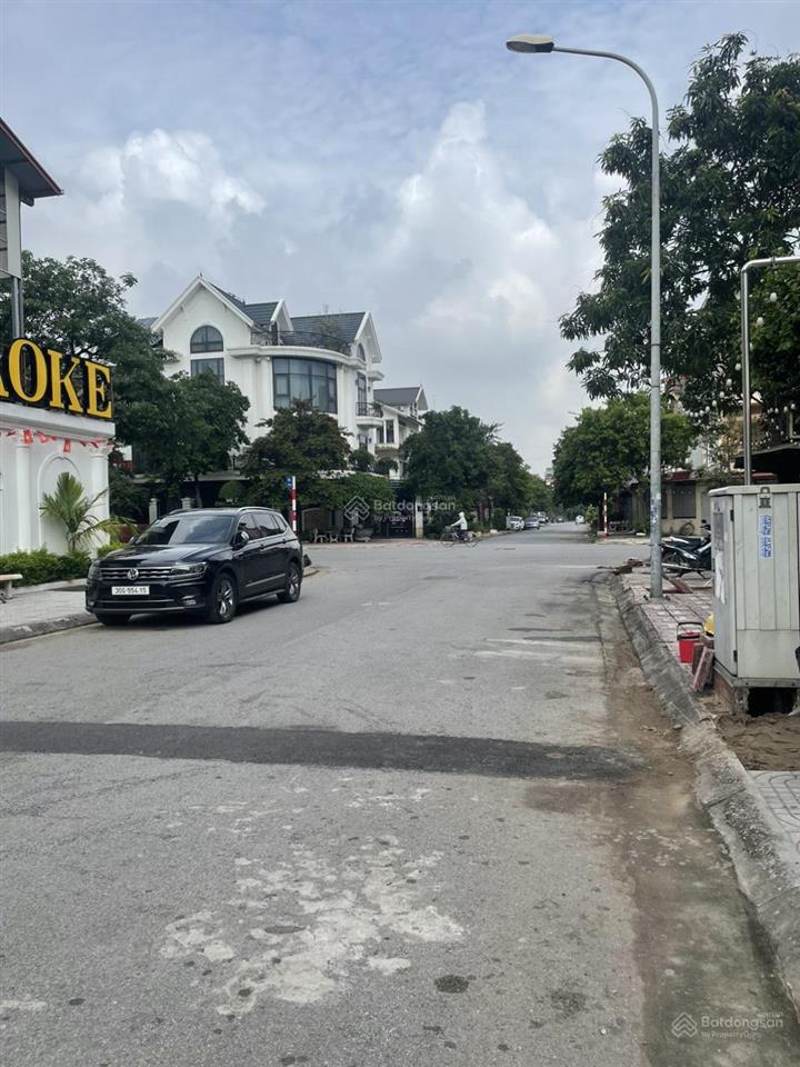 Bán lô góc đất 31ha thị trấn trâu quỳ. 226m2 giá 145tr/m2