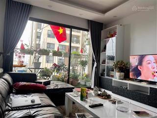Tầng trung tòa 18 tầng, view bể bơi, để lại toàn bộ nội thất, tủ lạnh, đối diện trường tiểu học
