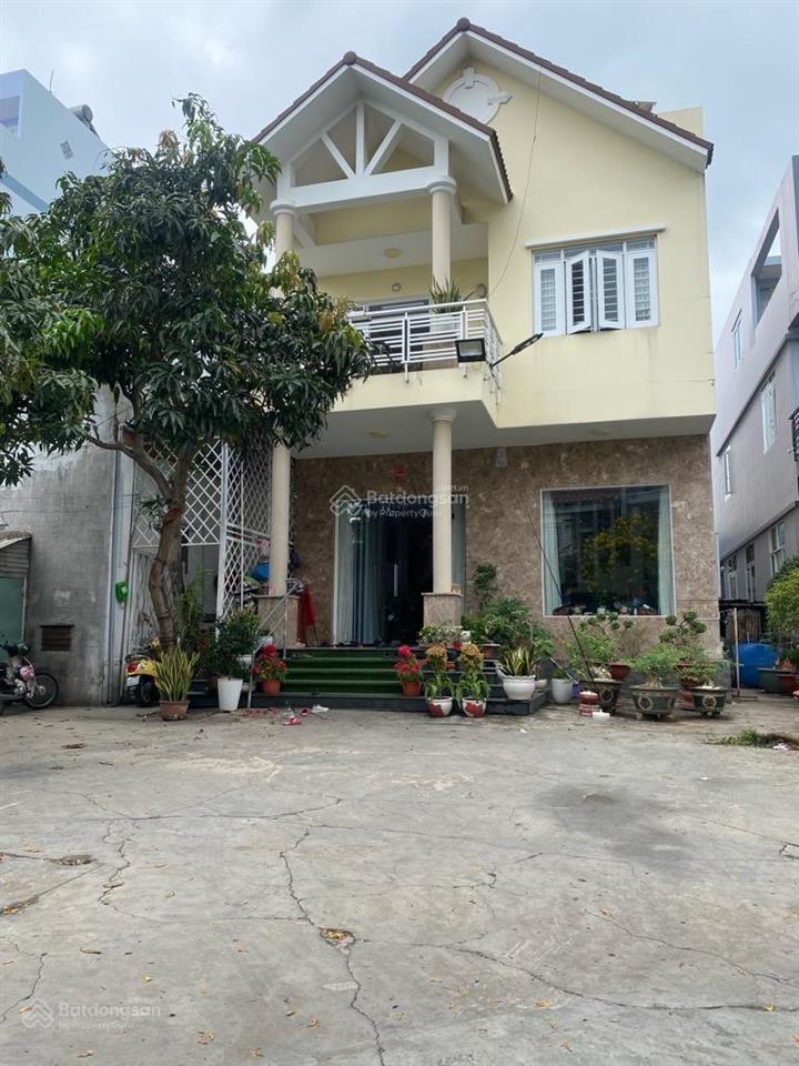 Quận 7  biệt thự sân vườn  322m2  ngang 12m x 30m  4pn  sân đậu 10 oto  chỉ 15 tỉ 9