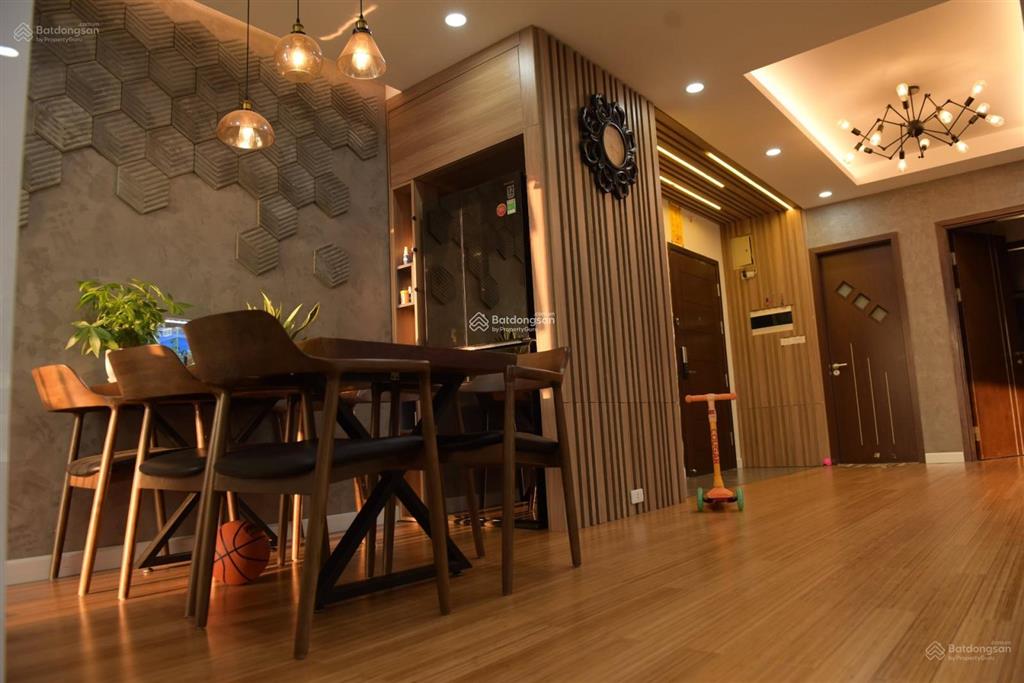 Nhà mình cần bán căn 3 ngủ của nhà đang ở, giá 8,250 tỷ toà ở gần ngay sát hồ điều hoà an bình city